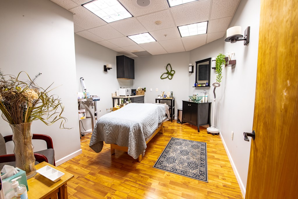 2412 Main Street, Lake Placid NY 12946 Merrill L. Thomas